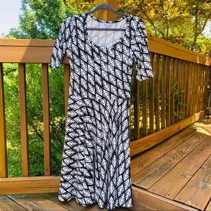 EUC LuLaRoe Black & White Nicole Dress